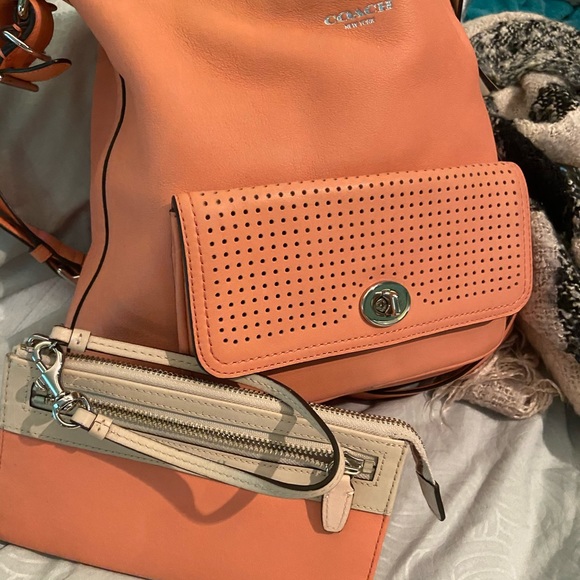 Coach purse and wallet. - Picture 2 of 11
